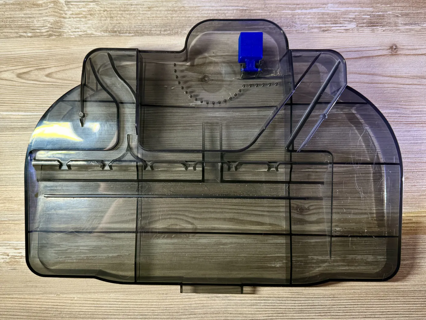 Eingebauter 3DBlackMT Ersatz-Schwimmer in der Wasserwanne eines Ecovacs Deebot X8