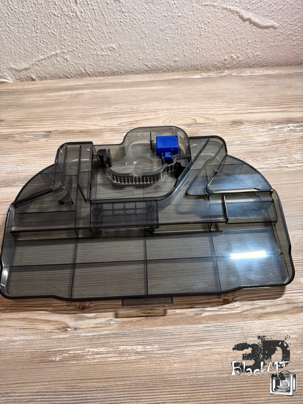 Complete water tray of the Ecovacs Deebot X9 seen from above with the blue float in place